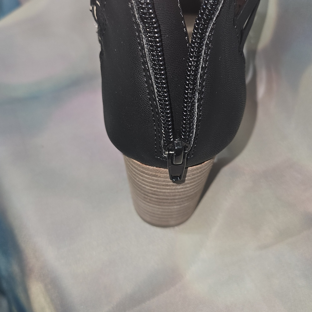 NWT Black "Report" Strappy Heeled Sandals - Picture 5 of 8